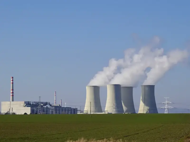 Nuclear power plant cooling towers